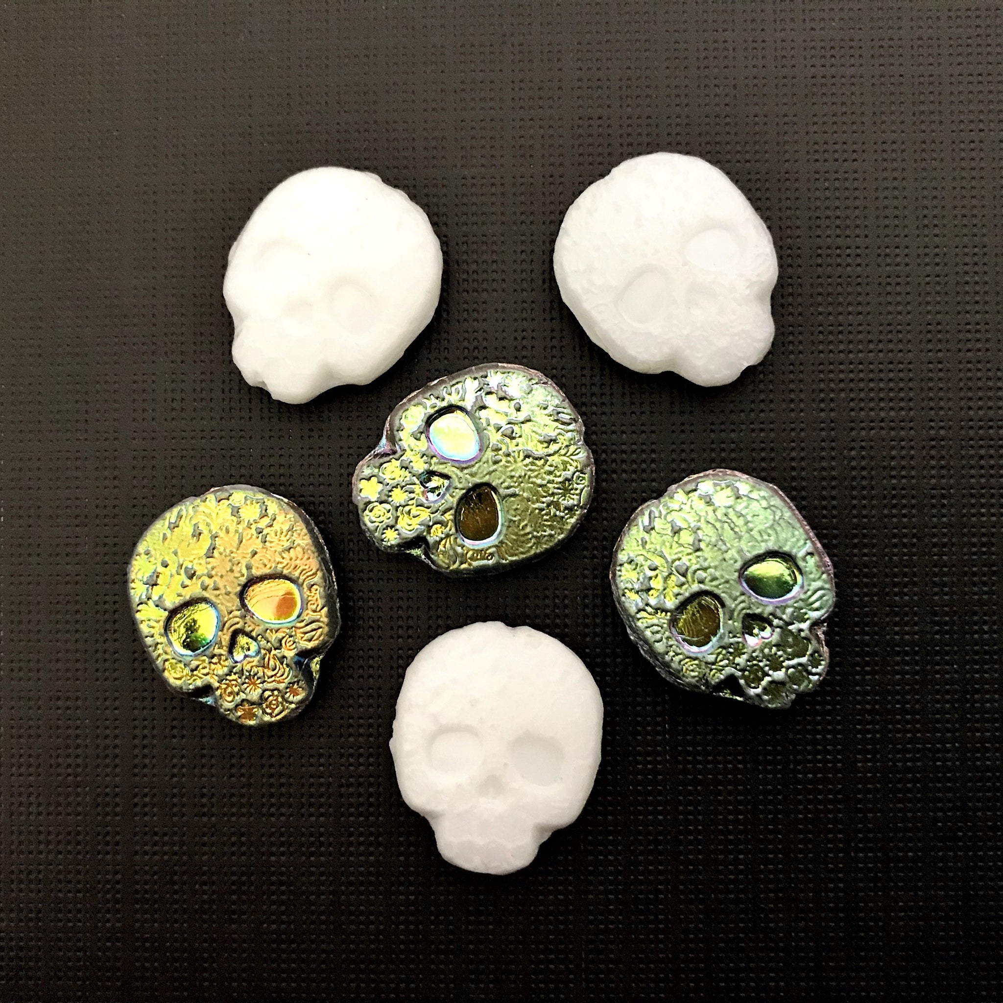 Czech glass etched flat skull beads 8pc white vitrail 18x15mm – Orange  Grove Beads