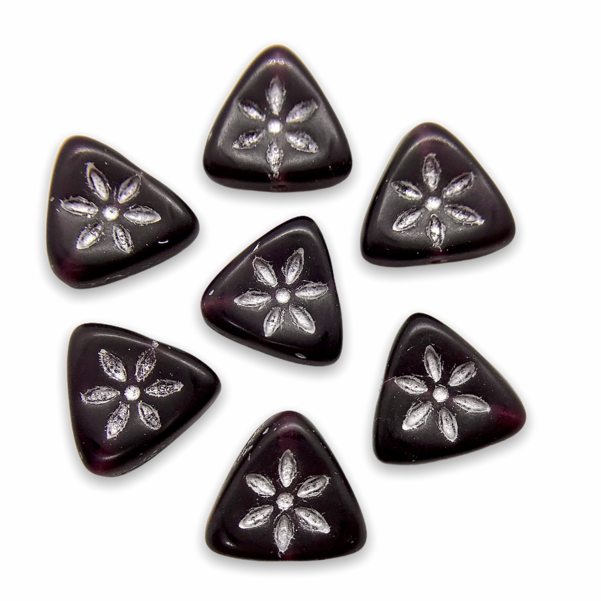 Flat online triangle beads