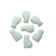 Load image into Gallery viewer, Czech glass seated cat beads white 10pc 17mm

